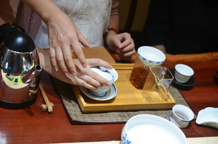 心馨听茶（三十五） 茶艺师的职业价值与茶道文化传播